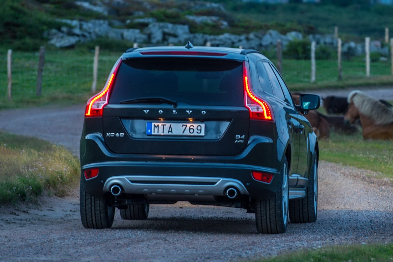[2013-Volvo-XC60-8%255B2%255D.jpg]