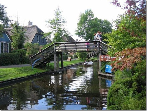 a_dutch_village_only_accessible_by_boat_640_10