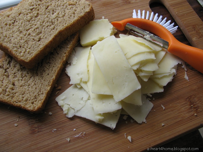 [easy-way-to-slice-cheese4.jpg]