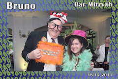 Fotos do evento Bruno - 18.12.11. Foto numero 28 da Social Click Fotografia Digital, do Rio de Janeiro, RJ, que faz fotos divertidas, fotos malucas, fotos com fantasias, fotos na hora, fotografia maluca, fotografia divertida com molduras personalizadas. fotos divertidas malucas foto maluca animadas animado rj rio de janeiro divertida fantasia animada noivas montagem social fotojornalismo casamento