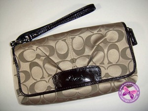 coach wristlets f47013