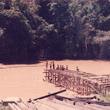 建設中のTubauの桟橋（1988年） / A landing bridge under consturuction, Tubau (1988)