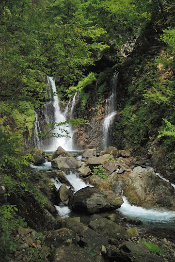 裏見の滝と荒沢白糸滝
