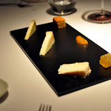 Dégustation de fromages espagnols avec leurs accompagnements sucrés. Excellents fromages et accords intéressants. Malheureusement et évidemment, je nai pas retenu les noms...