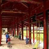 Travaux de rénovation. Le bois le plus utilisé au Vietnam est le bois de Lim, très sombre et très résistant.
