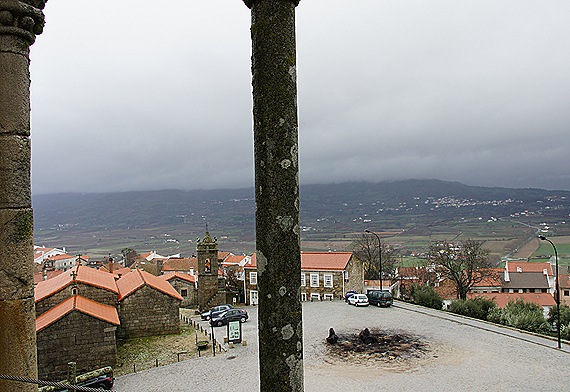 Belmonte - castelo - vista a partir da janela manuelina geminada