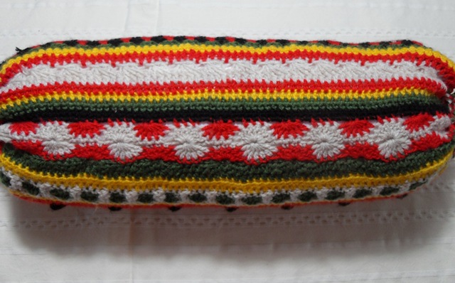 [Multi%2520crochet%2520stitch%2520cilindar%2520cushion%2520cover%2520March13%255B4%255D.jpg]