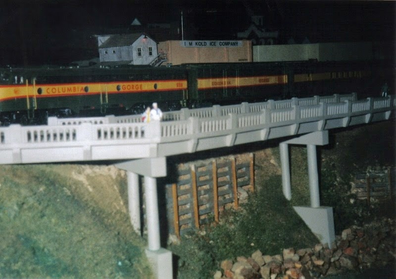 [02-Columbia-Gorge-Model-Railroad-Clu%255B2%255D.jpg]