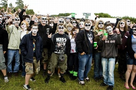 funny-kiss-fans funny-kiss-fans