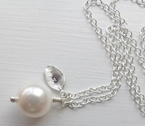 [Pearl%2520and%2520Leaf%2520Necklace%255B6%255D.jpg]