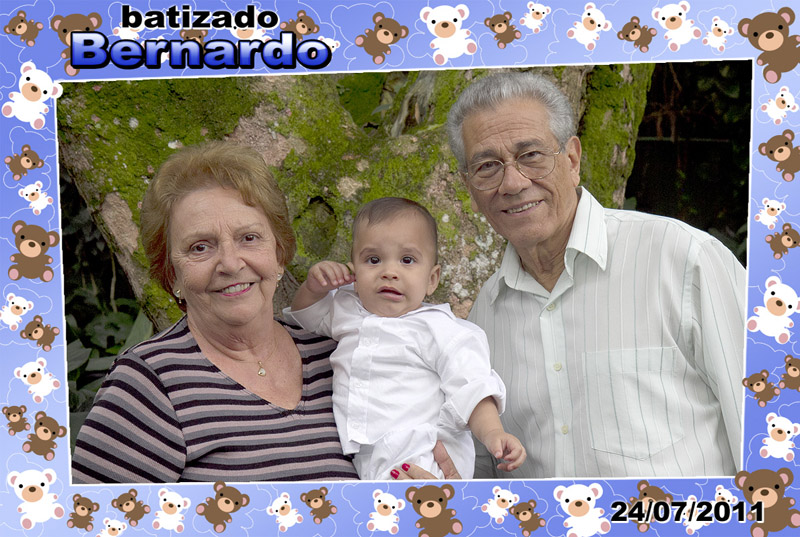 Fotos de Batizado Bernardo - 24.07.11. Foto numero 03 da Social Click Fotografia Digital, do Rio de Janeiro, RJ, que faz fotos divertidas, fotos malucas, fotos com fantasias, fotos na hora, fotografia maluca, fotografia divertida com molduras personalizadas. fotos divertidas malucas foto maluca animadas animado rj rio de janeiro divertida fantasia animada festas casamento casamentos debutantes www com fotografia