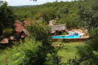 Inyanga Safari Lodge ligger smukt midt i alt det grønne ...