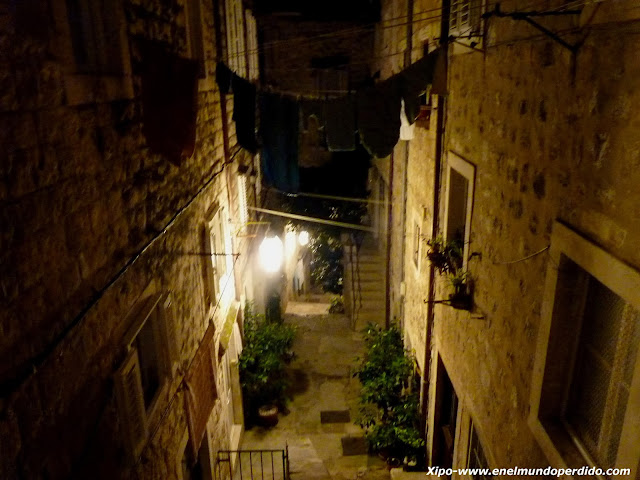 calles-nocturnas-de-dubrovnik.JPG