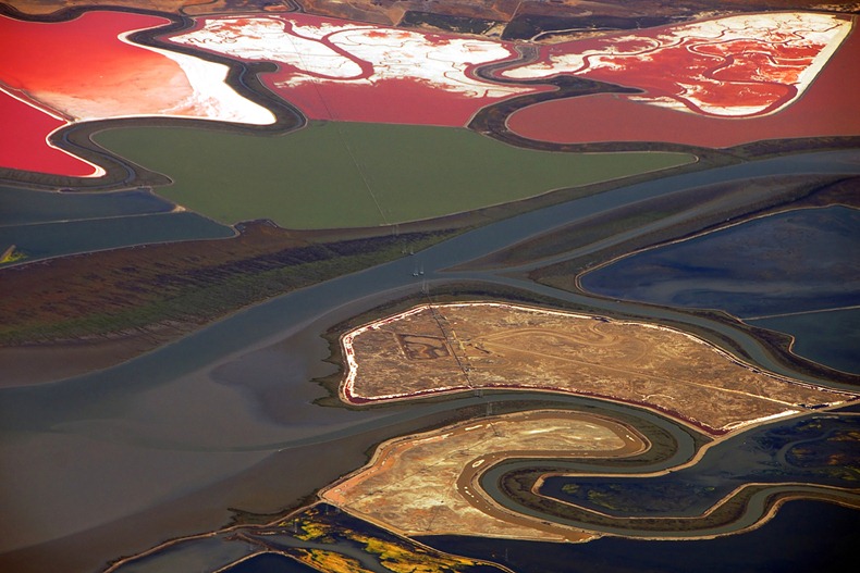 من اجمل ما ستشاهد : برك الملح متعددة الالوان في خليج سان فرانسيسكو  Cargill-salt-ponds-146