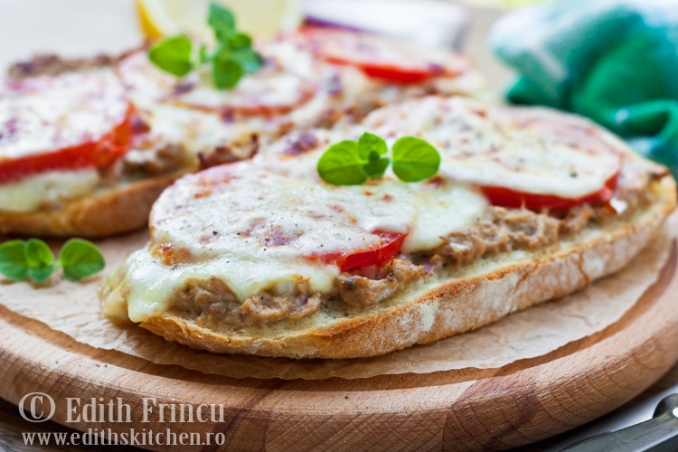 sandvis cu ton si mozzarella 1