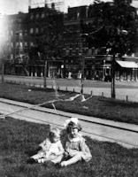 Kooij, Maartje en Geertruida Rotterdam 1934.jpg