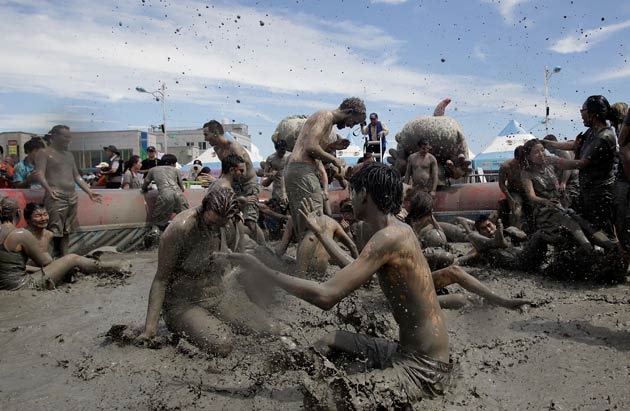 boryeong-mud-fest-2011-18 boryeong-mud-fest-2011-18