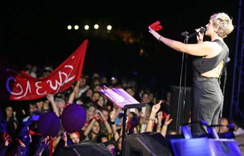 Ελεωνόρα Ζουγανέλη θέατρο βράχων 2013 -Έλεως7 Ελεωνόρα Ζουγανέλη θέατρο βράχων 2013 -Έλεως7