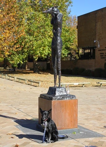 [skinny-statue-with-dog-e1368597791950%255B2%255D.jpg]