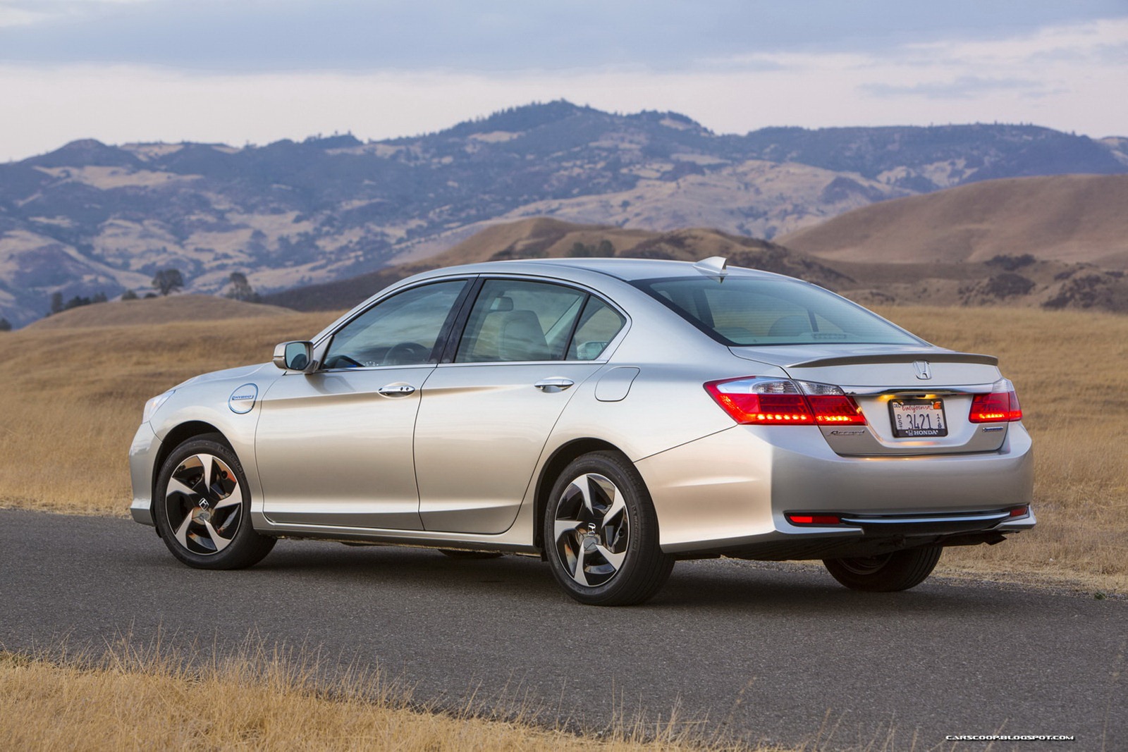 [2014_Honda_Accord_PHEV_197_%255B5%255D.jpg]
