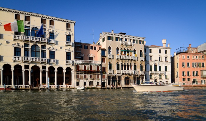 [Gondola%2520buildings2%255B2%255D.jpg]