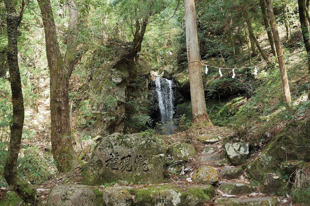 権現滝 gifu11_a_10.jpg