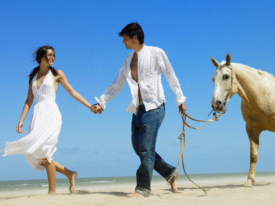 2 People Holding Hands At The Beach. Tags: 18-19 years 2 20-25