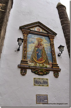 Vejer de la Frontera. Iglesia del Divino Salvador. Cuadro de la patrona Virgen de la Oliva - DSC_0302