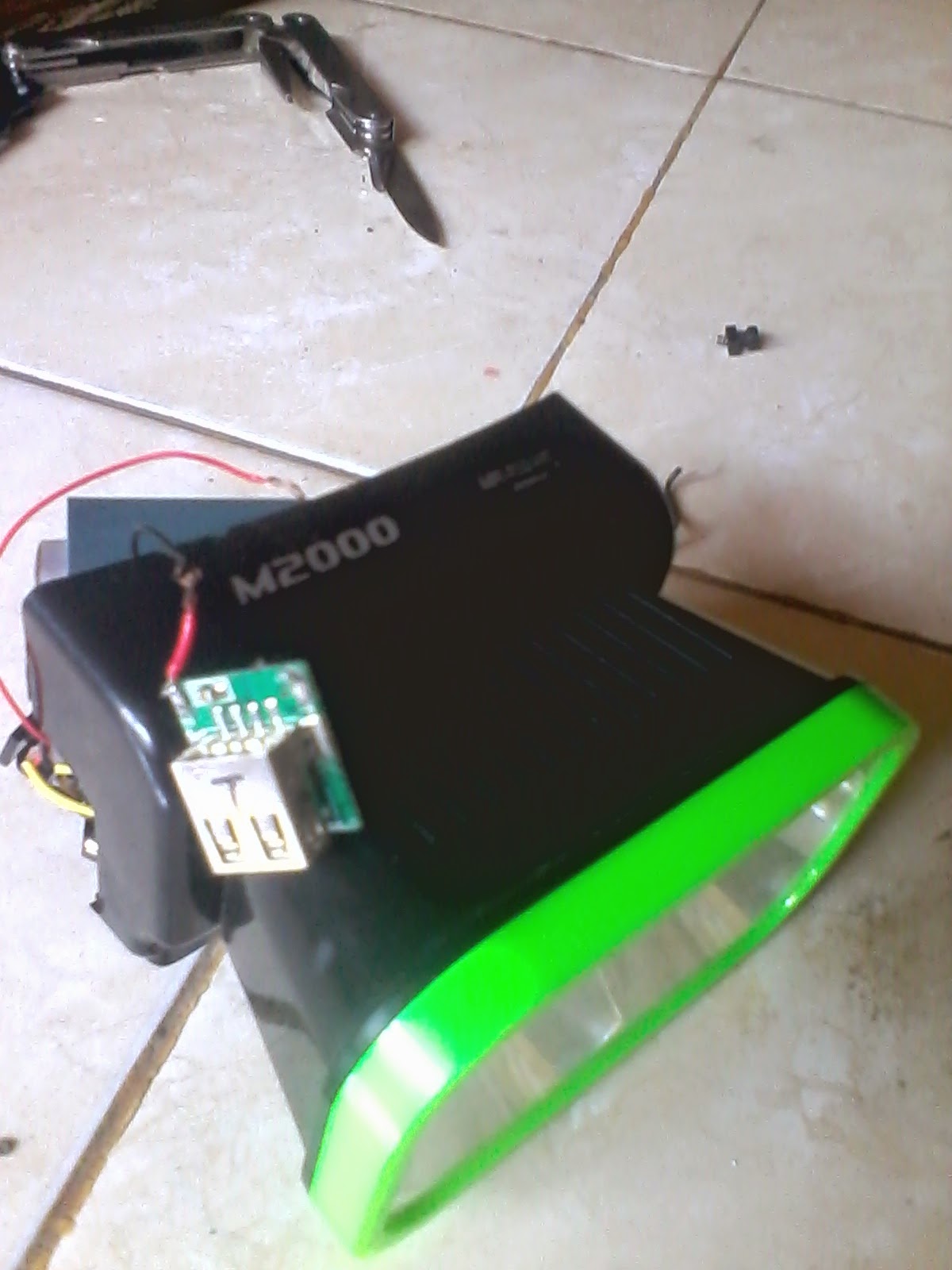 Membuat Powerbank Dari Senter Cas | modifikasi lu senter recharge menjadi power bank Membuat Powerbank Dari Senter Cas | modifikasi lu senter recharge menjadi power bank