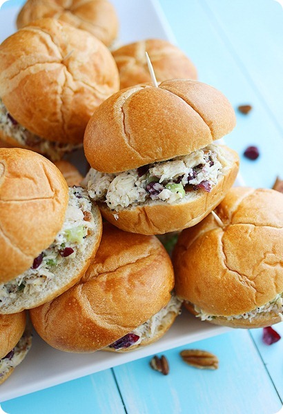 Sonoma Chicken Salad Sandwiches – For quick + easy meals and parties, these mayo-free chicken salad sandwiches are so good! | thecomfortofcooking.com