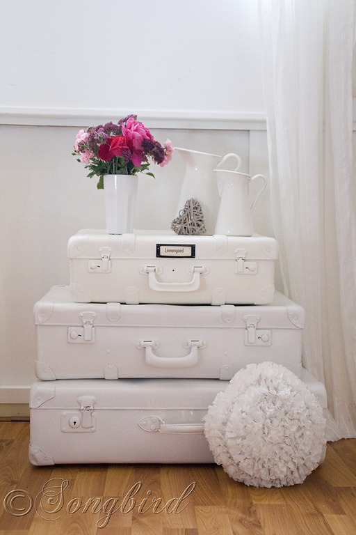 [Painted%2520White%2520Suitcases%25202%255B3%255D.jpg]