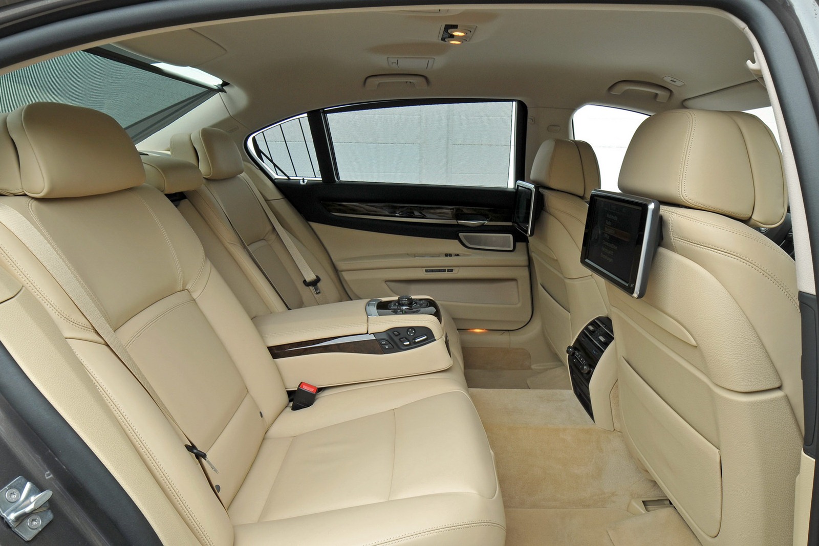 [2013-BMW-7-Series-80%255B2%255D.jpg]