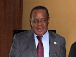 Charles Mwando Simba nommé informateur par le Président Joseph Kabila (mars 2012).