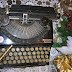 Írógépek / Remington Portable írógép – Skála-Metró áruház, karácsonyi díszlet