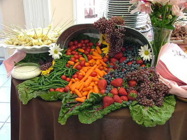 796px-Cornucopia_of_fruit_and_vegetables_wedding_banquet.jpg