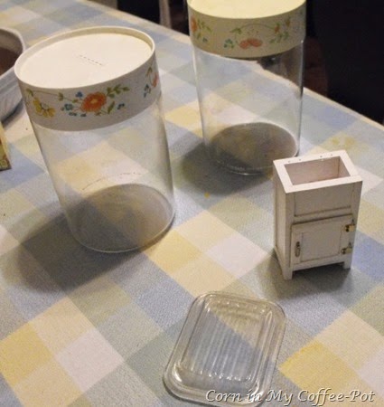 Pyrex Canister and Small dish lid