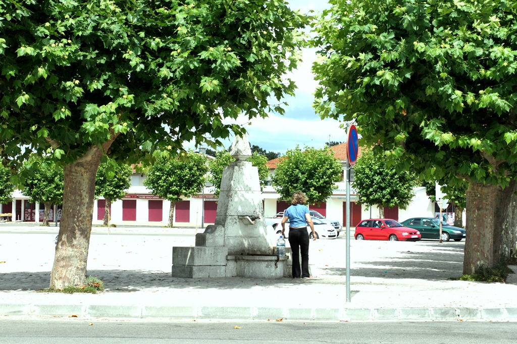 [Gl%25C3%25B3ria%2520Ishizaka%2520-%2520Tocha%2520-%2520Igreja%2520-%2520Pra%25C3%25A7a%2520-%2520fonte%255B4%255D.jpg]