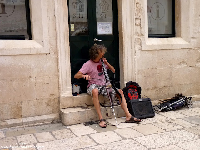 musico-callejero-en-split.JPG