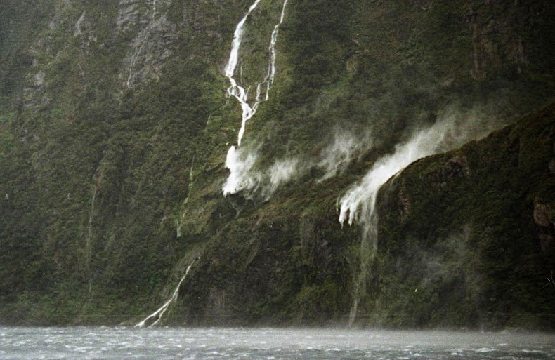milford-sound-waterfalls-5 milford-sound-waterfalls-5