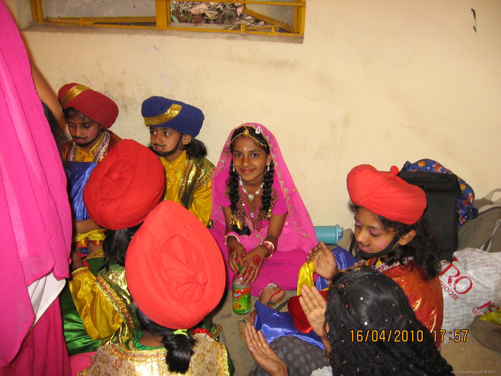 [Vidya%2520Sury%2520Apr%25202010%255B4%255D.jpg]