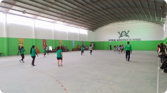 Encuentro de las escuelitas de handball en el polideportivo de Santa Teresita