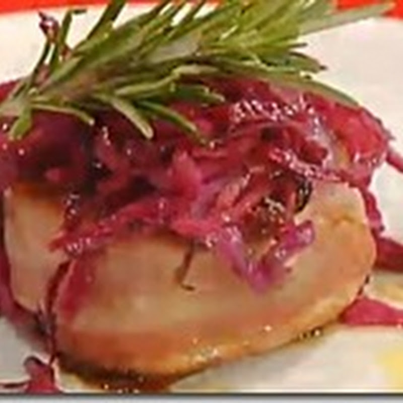 Filetto di maiale bardato alla pancetta con crauti rossi