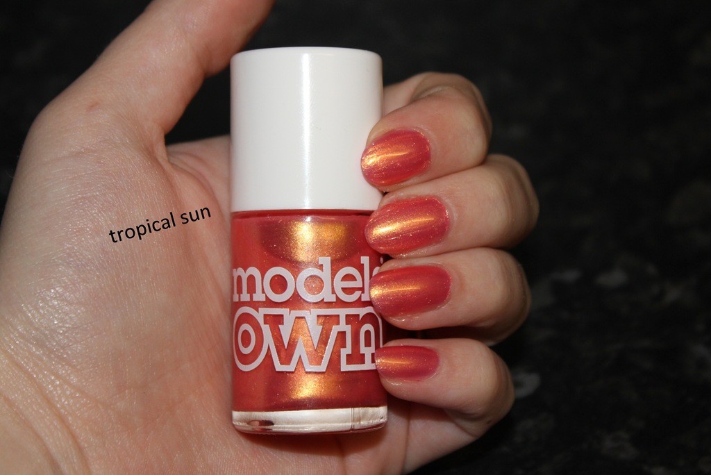 [models-own-beetlejuice-tropical-sun4.jpg]