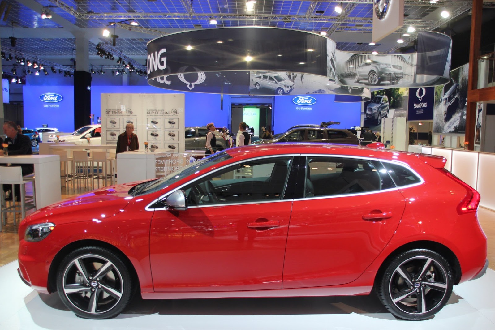 [Volvo-V40-24%255B2%255D.jpg]
