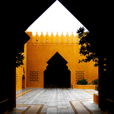 The Arch of the Shadow , Source: http://www.flickr.com/photos/11320286@N07/4082124403 4082124403.jpg