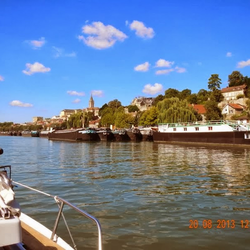 CONFLANS STE HONORINE péniches de retraités mariniers