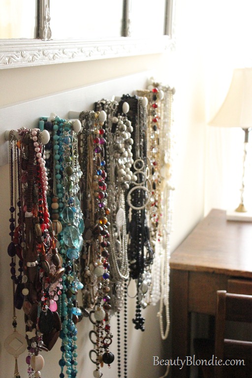 [How%2520to%2520Organize%2520A%2520Lot%2520of%2520Colorful%2520Necklaces.%2520Red%252C%2520Teal%252C%2520Blue%252C%2520Silver%252C%2520Grey%252C%2520Glod%252C%2520Black%2520and%2520White%2520with%2520a%2520Mirror%2520and%2520a%2520Desk%255B3%255D.jpg]