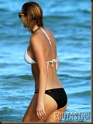 deimante-guobyte-in-a-white-and-black-bikini-at-the-beach-in-miami-04-675x900