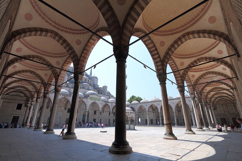 Blue_Mosque_Courtyard_Arcades_