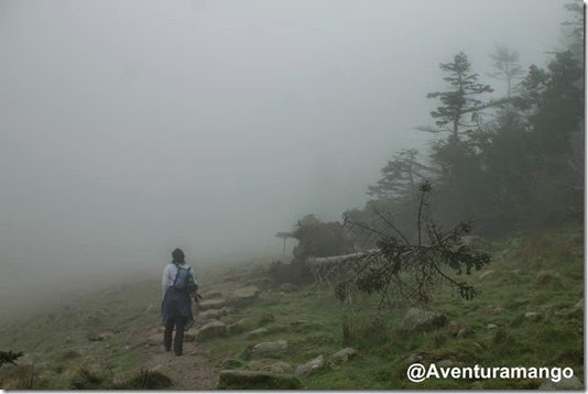 neblina na trilha para o Slieve Donard - Irlanda do Norte